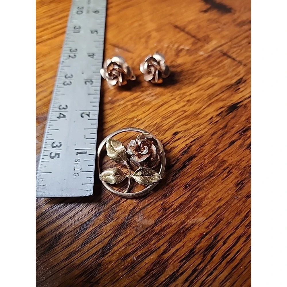 Vintage Krementz 14K Overlay Rose Circle Brooch With Matching Screwback Earrings